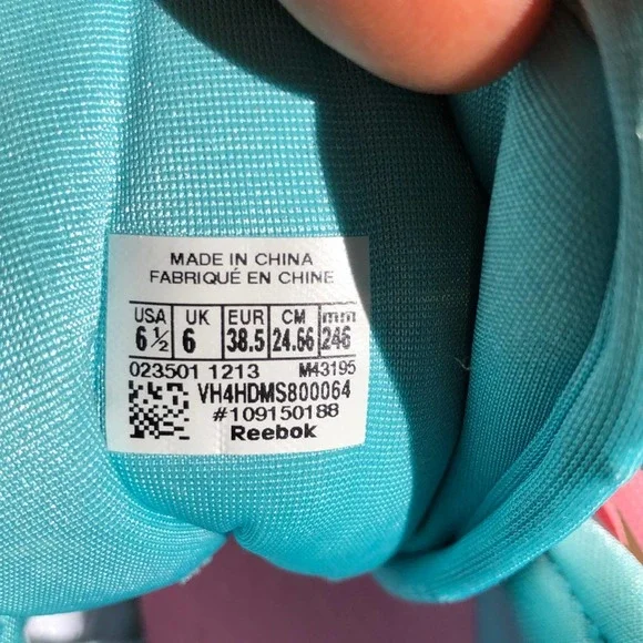 Girls green and pink lace Reebok Basketball shoe. - Picture 12 of 12